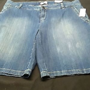 Liz Claiborne ladies Bermuda shorts
